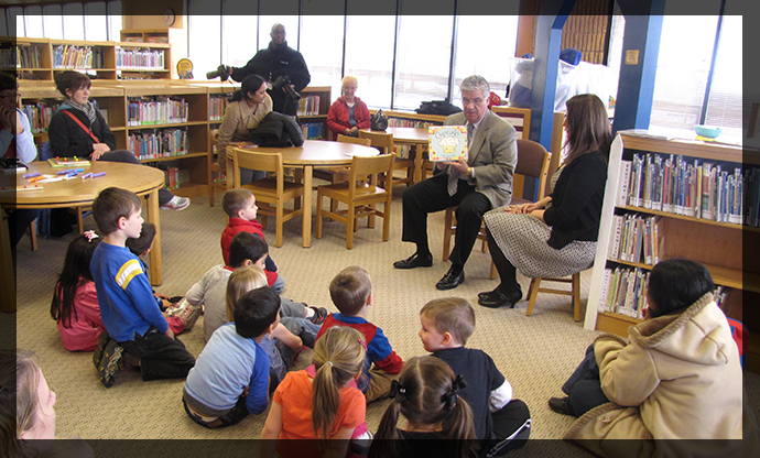 Senator Fontana reads to children at the Green Tree Public Library as part of their Story Time on April 4th. 
