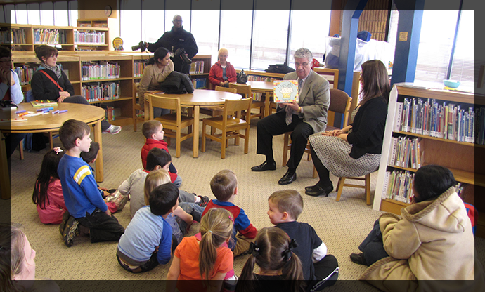 Senator Fontana reads to children at the Green Tree Public Library as part of their Story Time on April 4th.