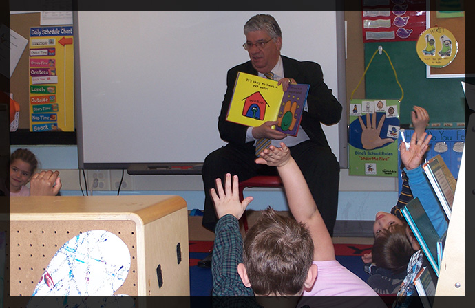 Senator Fontana enjoyed a visit with children at the Sto-Rox Pre-K Counts on April 16th where he read to them and answered questions.