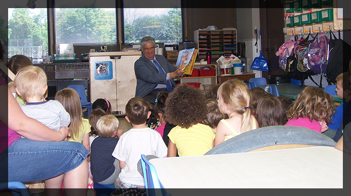 Senator Fontana visited with preschoolers at the Tender Care Learning Center in Green Tree on June 5th.