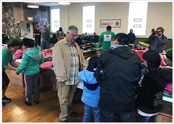 Senator Fontana visited with Pittsburgh Firefighters on Saturday at their annual Operation Warm Coats for Kids distribution.