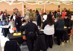 15 de marzo de 2018: El Senador Fontana y el Representante Dan Deasy organizaron una Feria de Empleo la semana pasada en Beechview. Más de 40 organizaciones participaron, reuniéndose con los solicitantes de empleo.