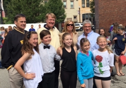 October 1, 2016: Senator Fontana visited the Pittsburgh Musical Theater in the West End where students performed a variety of numbers during their “Dancing in the Streets” days. The annual event is held as part of RADical Days. Senator Fontana is joined here with Rich Hudic, Executive Director of RAD, County Executive Rich Fitzgerald, Colleen Doyno, Pittsburgh Musical Theater Executive Artist Director, along with PMT students.