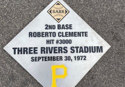 30 de septiembre de 2022: El senador Fontana presentó una mención del Senado a la familia de Roberto Clemente el 30 de septiembre en un evento que celebraba el 50 aniversario del hit número 3000 de Roberto. El acto tuvo lugar en el antiguo estadio Three Rivers, donde Roberto consiguió su hit número 3000 en su último bate de la temporada regular. Tres meses más tarde, Roberto murió en un accidente de avión cuando se dirigía a Nicaragua para entregar ayuda a las víctimas del terremoto.