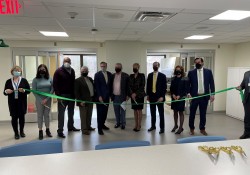 16 de febrero de 2022: El senador Fontana intervino en la ceremonia de inauguración de AlphaLab Health, una empresa conjunta de Allegheny Health Network e Innovation Works para ofrecer un mayor valor a las empresas relacionadas con la salud y las ciencias de la vida de la región de Pittsburgh, fomentando innovaciones que cambiarán la atención sanitaria y crearán crecimiento para la economía regional. T