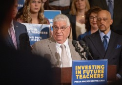 April 10, 2024: Senator Fontana joins Senators Vincent Hughes, Ryan Aument, Governor Josh Shapiro, and other lawmakers and teacher advocates to announce the next phase of rollout for Pennsylvania’s new, student teacher stipend program.