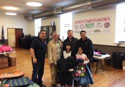 28 de octubre de 2017: El senador Fontana visitó a los bomberos de Pittsburgh el sábado en su distribución anual de la Operación Abrigos para Niños.