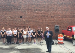 27 de junio de 2018: El senador Fontana participó en una ceremonia de corte de cinta en el Teatro Musical de Pittsburgh en el West End el 27 de junio, ya que dieron a conocer su nueva entrada y aula accesible.