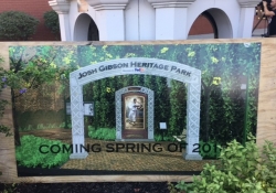 27 de septiembre de 2017: El senador Fontana se enorgullece de ofrecer comentarios en la ceremonia de colocación de la primera piedra del Josh Gibson Heritage Park en Station Square.