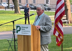 Julio de 2021: El senador Fontana participó en una ceremonia de corte de cinta en el Paseo Norte en Allegheny Commons Park, que se sometió a una importante rehabilitación. El senador Fontana se alegró de ayudar a conseguir una subvención estatal RACP de un millón de dólares para el proyecto.