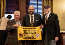 October 26, 2022: Senator Wayne Fontana visits with Franco Harris at the State Capitol.