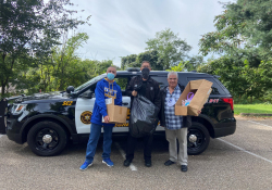 September 25, 2021: Senator Fontana joined with Representative Dan Deasy to host a Shredding Event in Beechview on Saturday, Sept. 25. Thanks to the Allegheny County Deputy Sheriff Joe Cirigilano for participating by collecting unwanted and unused medications as part of the Sheriff’s Project D.U.M.P. program.