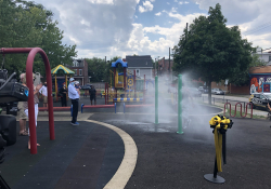 Agosto 2020: El senador Fontana participó en una ceremonia de corte de cinta para el nuevo Spray Park en Nelson Mandela Park en Garfield. El senador Fontana proporcionó fondos de subvención para el proyecto.