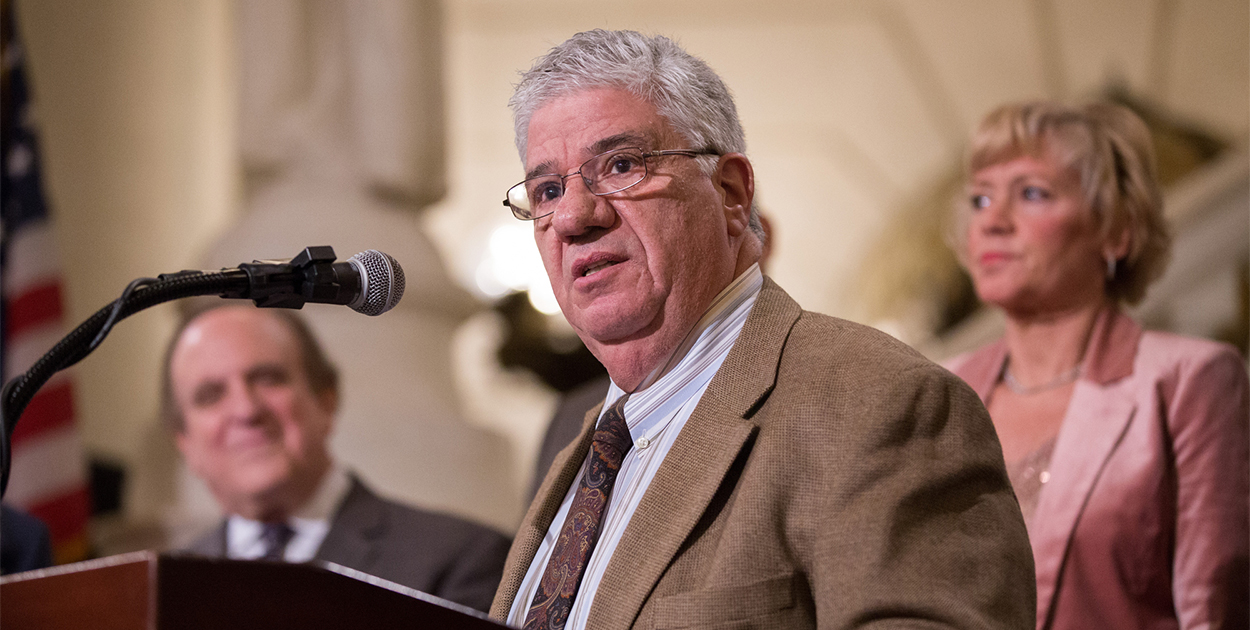 Senator Fontana Receives Dewey Award for Environmental Work