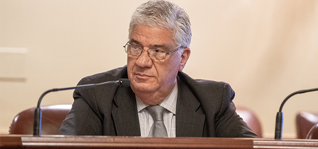 Senador Wayne Fontana